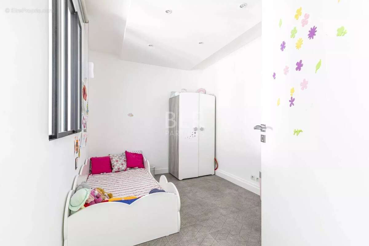 Appartement à NEUILLY-SUR-SEINE