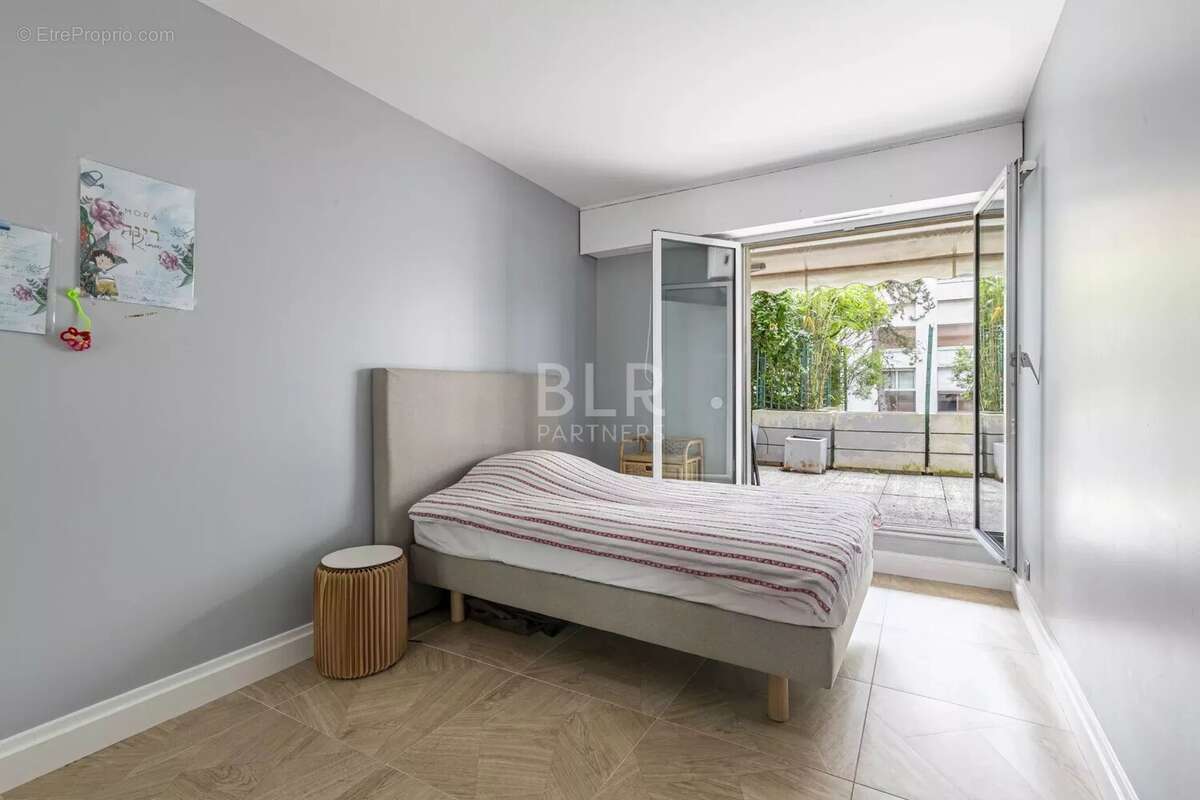 Appartement à NEUILLY-SUR-SEINE