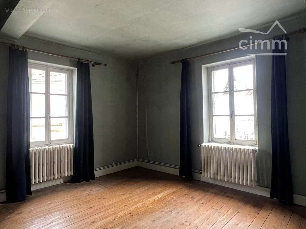 Maison à NEUVY-GRANDCHAMP