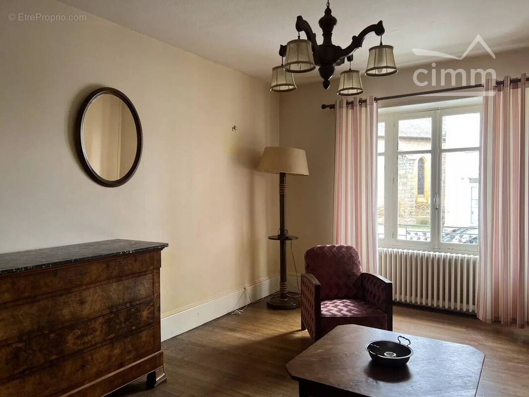 Maison à NEUVY-GRANDCHAMP