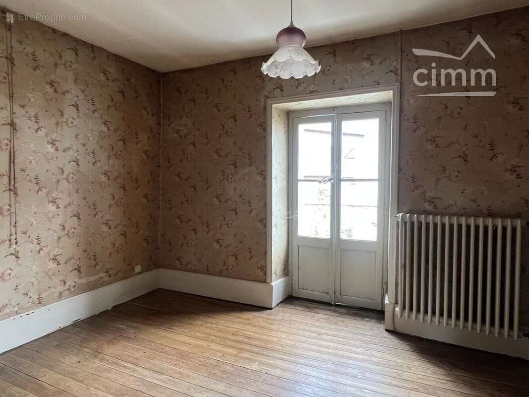 Maison à NEUVY-GRANDCHAMP