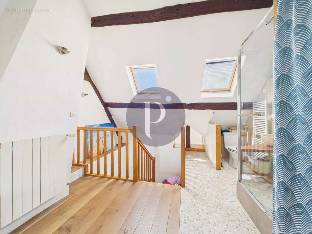 Maison à VERRIERES-LE-BUISSON