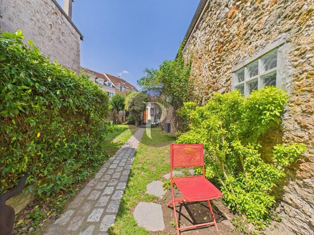 Maison à VERRIERES-LE-BUISSON