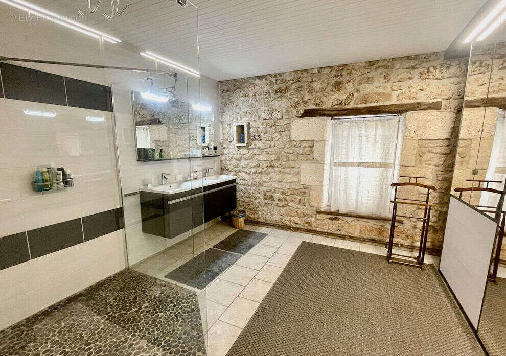 3054fdef6cb60285aeb33c62cfa9962e5e05ee3a - Maison à MORNAC