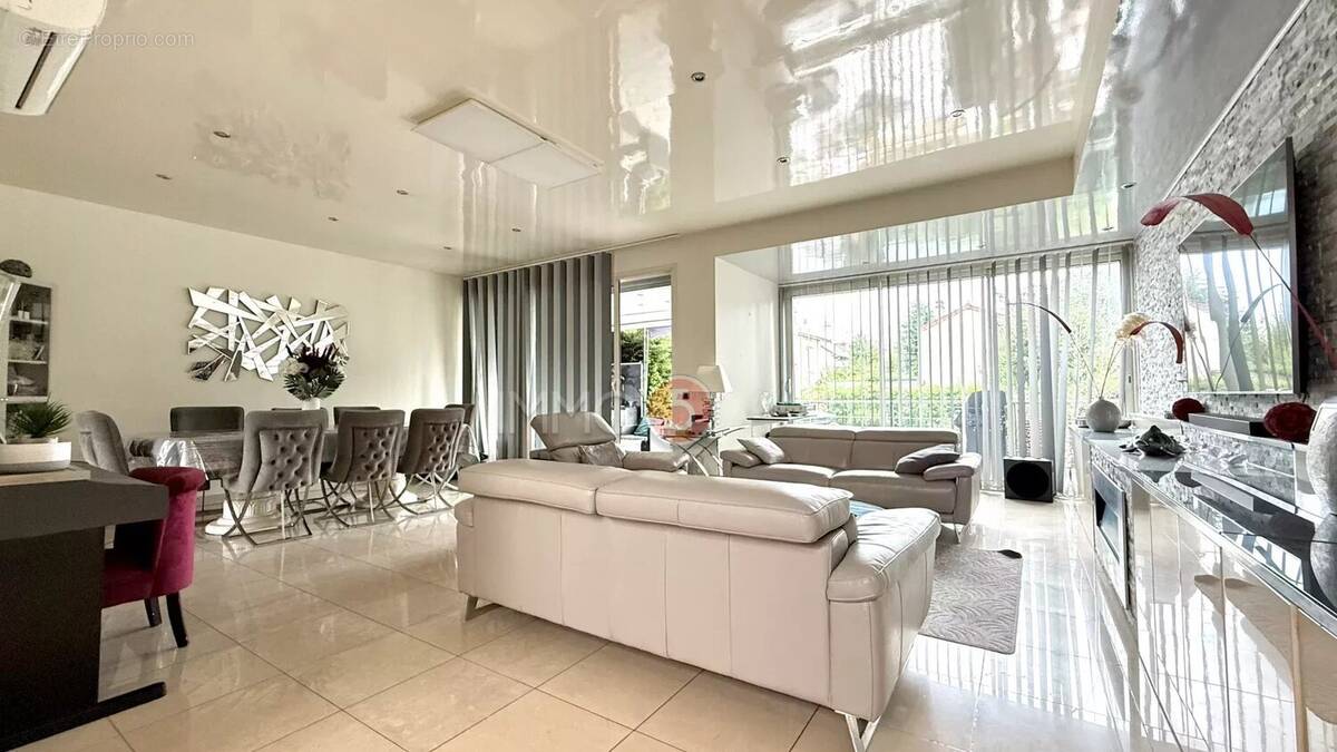 Maison à LES PAVILLONS-SOUS-BOIS