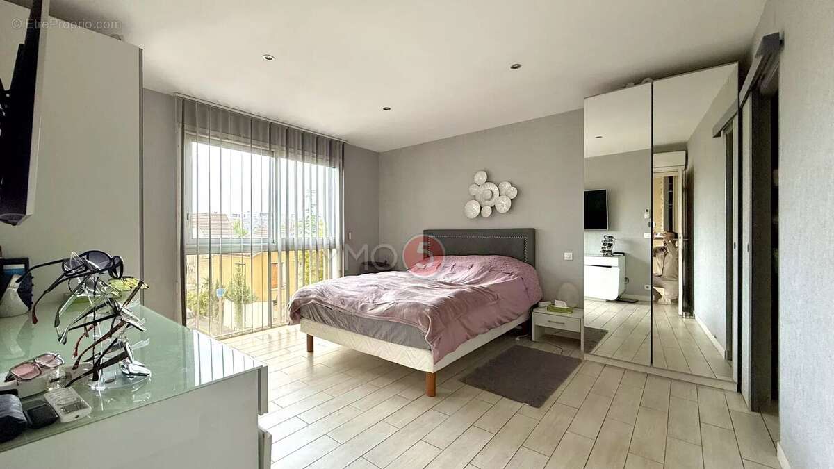 Maison à LES PAVILLONS-SOUS-BOIS