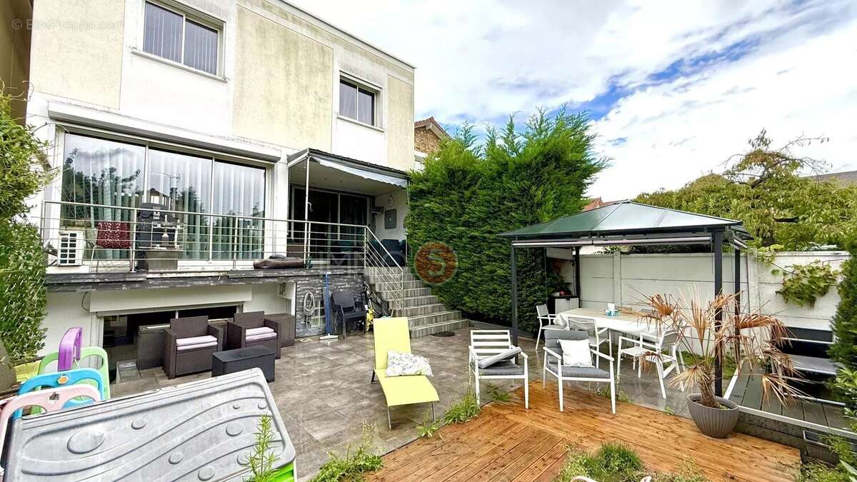 Maison à LES PAVILLONS-SOUS-BOIS