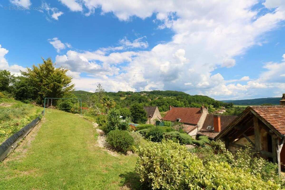 29z3 - Maison à SAINT-CYPRIEN