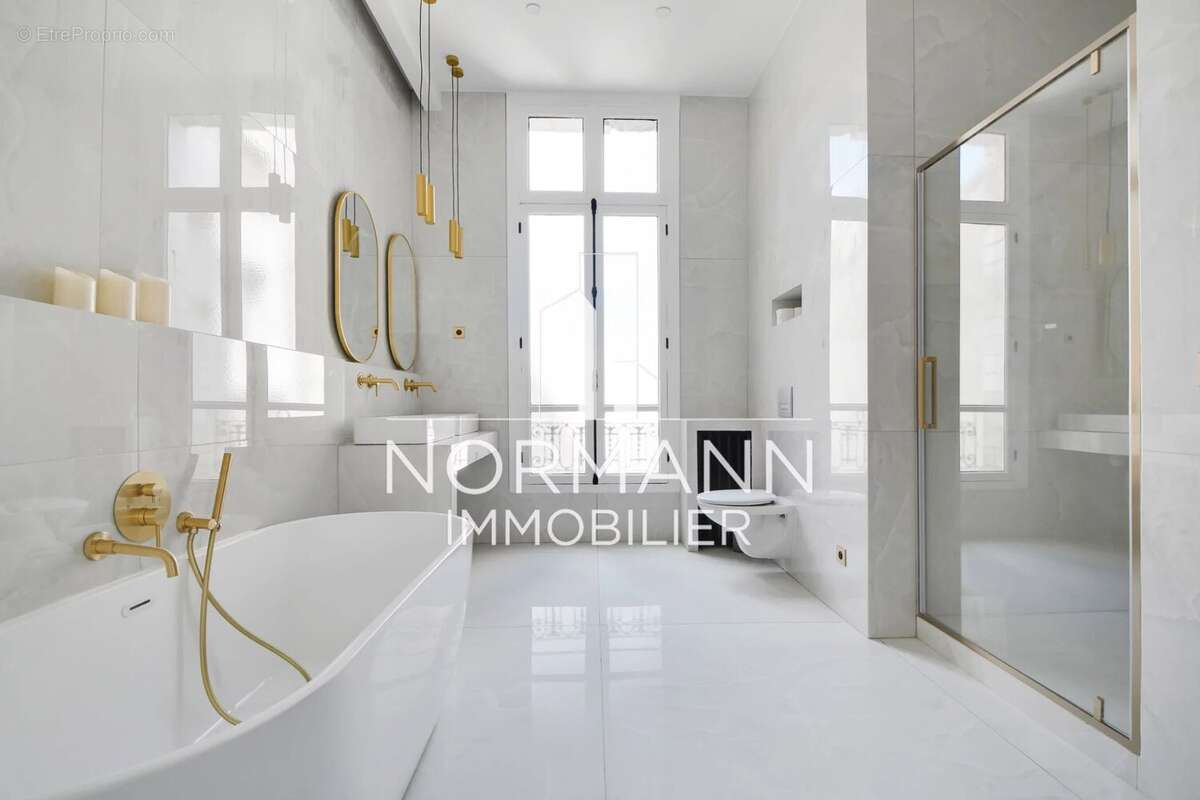 Appartement à PARIS-16E