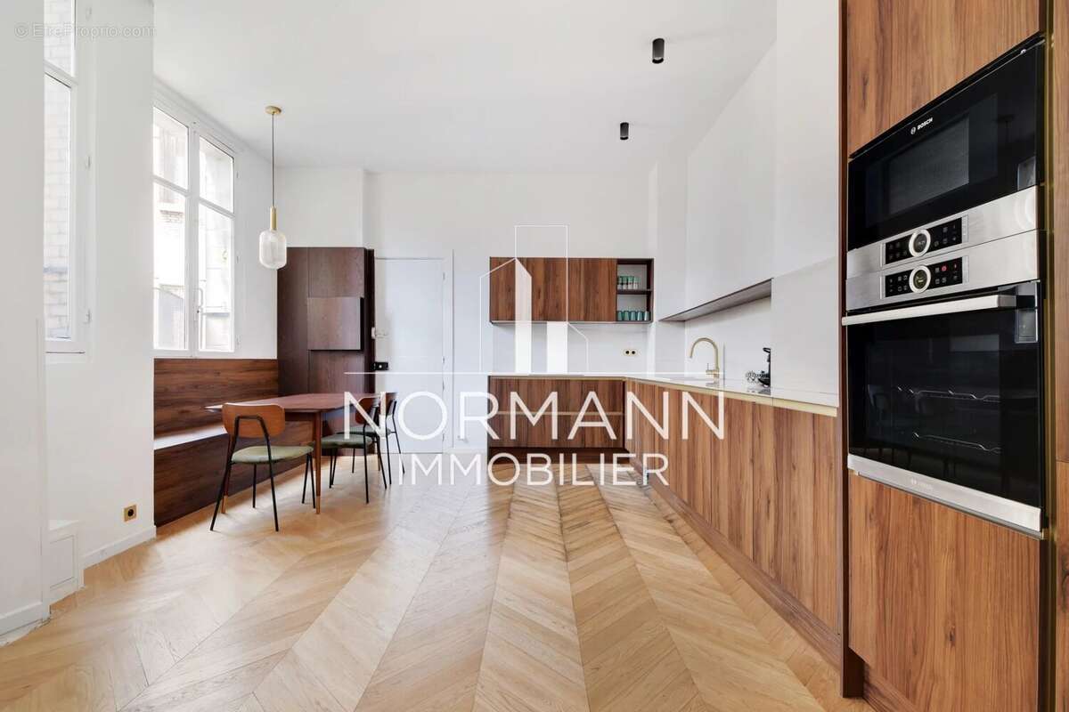 Appartement à PARIS-16E