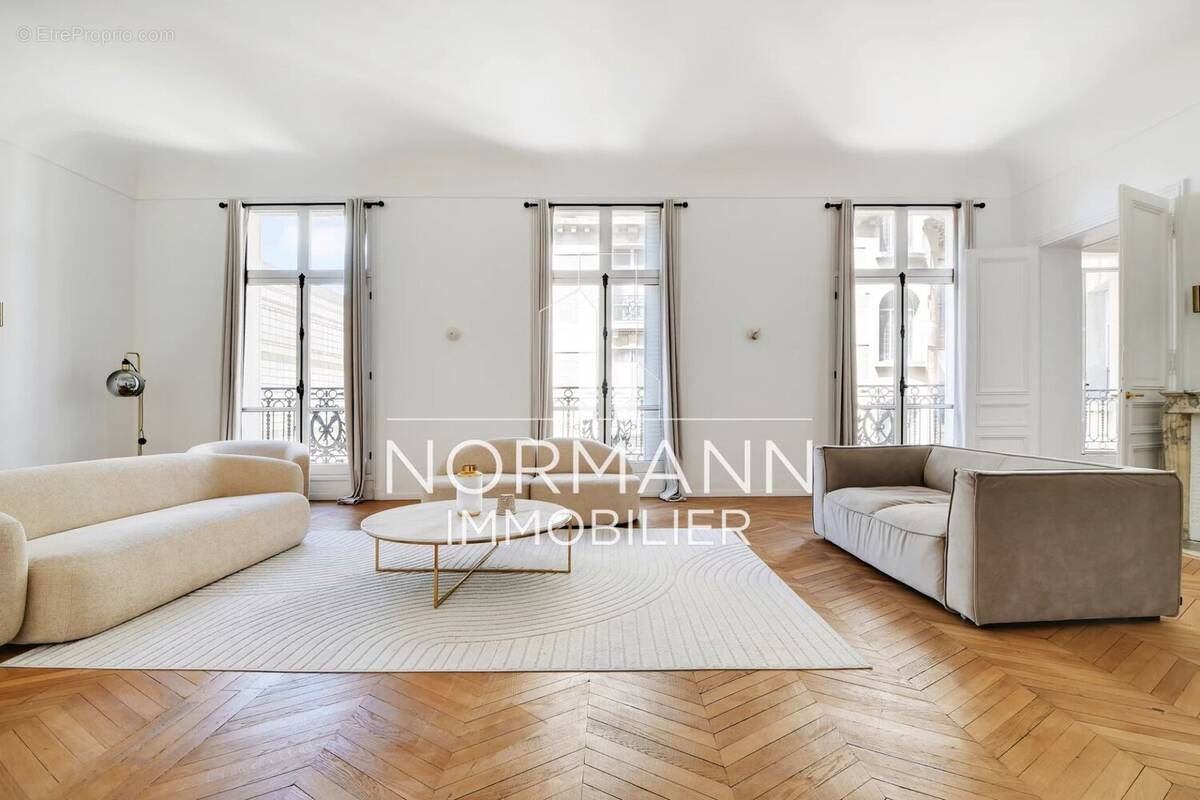Appartement à PARIS-16E