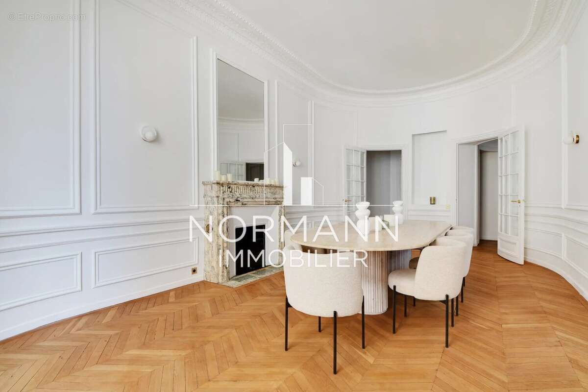 Appartement à PARIS-16E