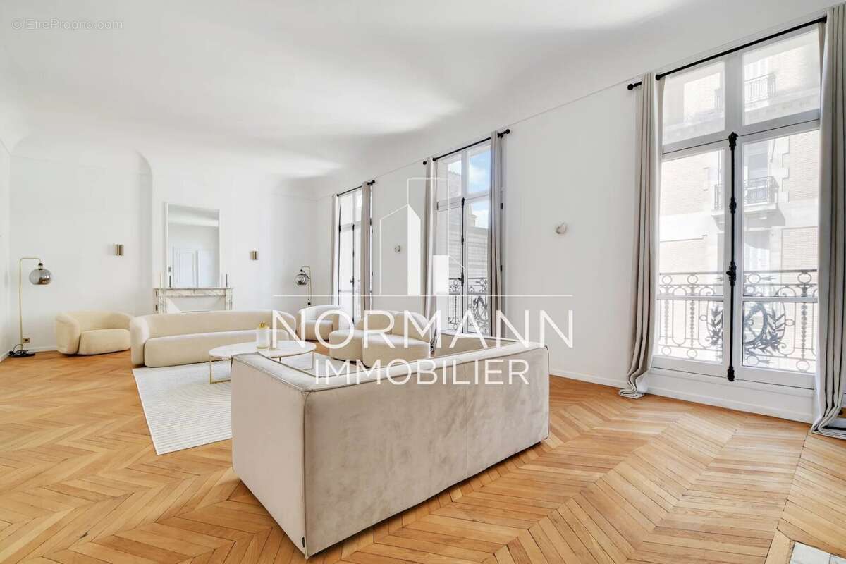 Appartement à PARIS-16E