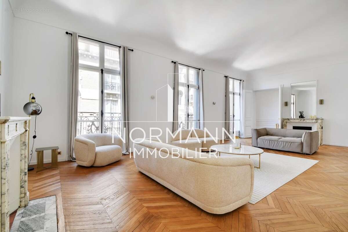 Appartement à PARIS-16E