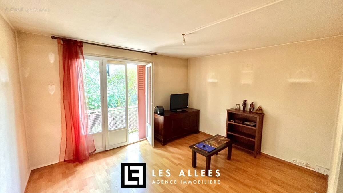 Appartement à VALREAS