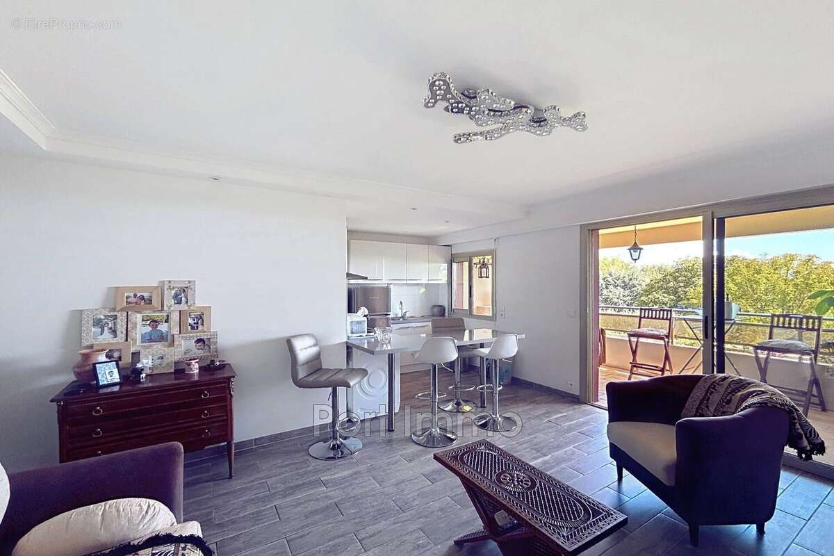 Appartement à VILLENEUVE-LOUBET