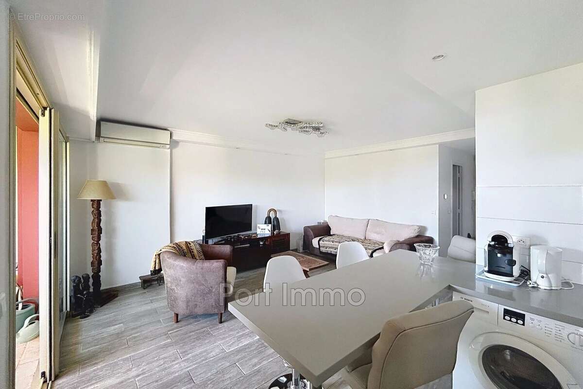 Appartement à VILLENEUVE-LOUBET