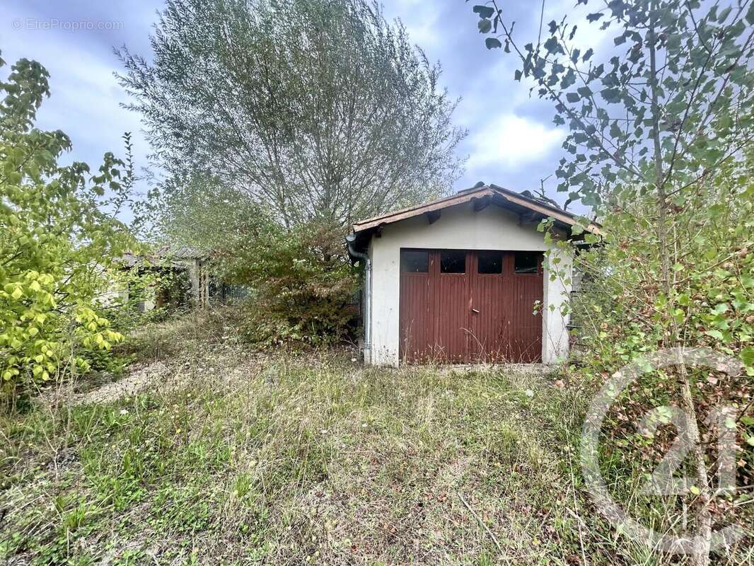 Maison à LES EGLISOTTES-ET-CHALAURES