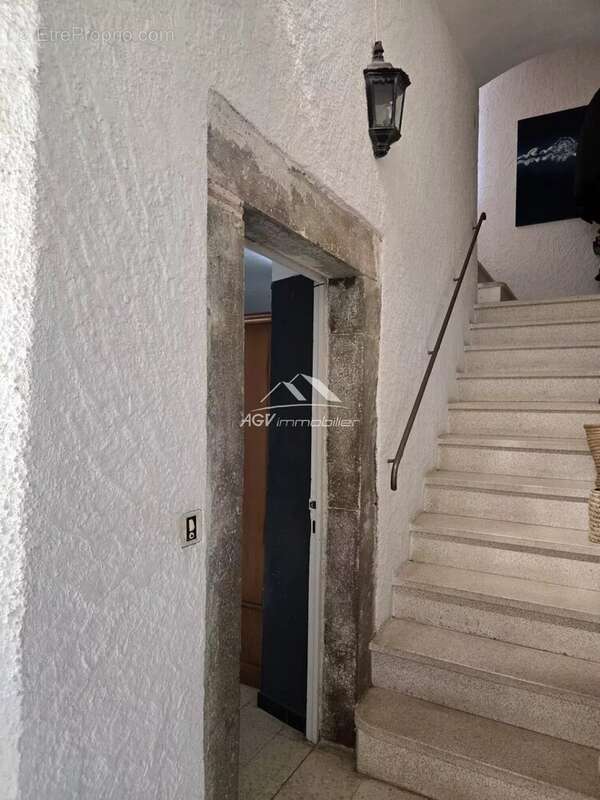 Maison à SAINT-JULIEN-LES-ROSIERS