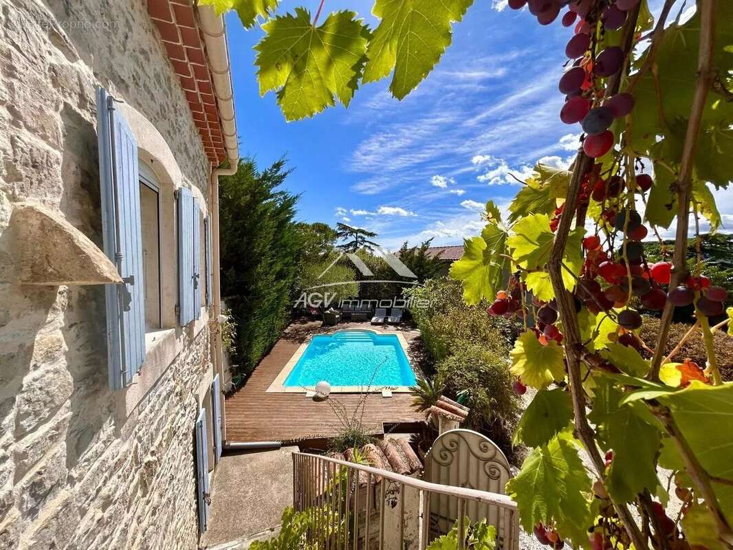 Maison à SAINT-JULIEN-LES-ROSIERS