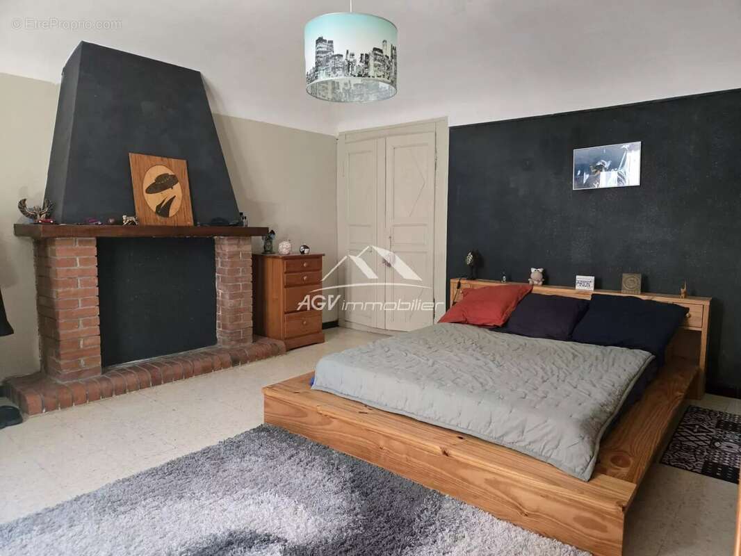 Maison à SAINT-JULIEN-LES-ROSIERS