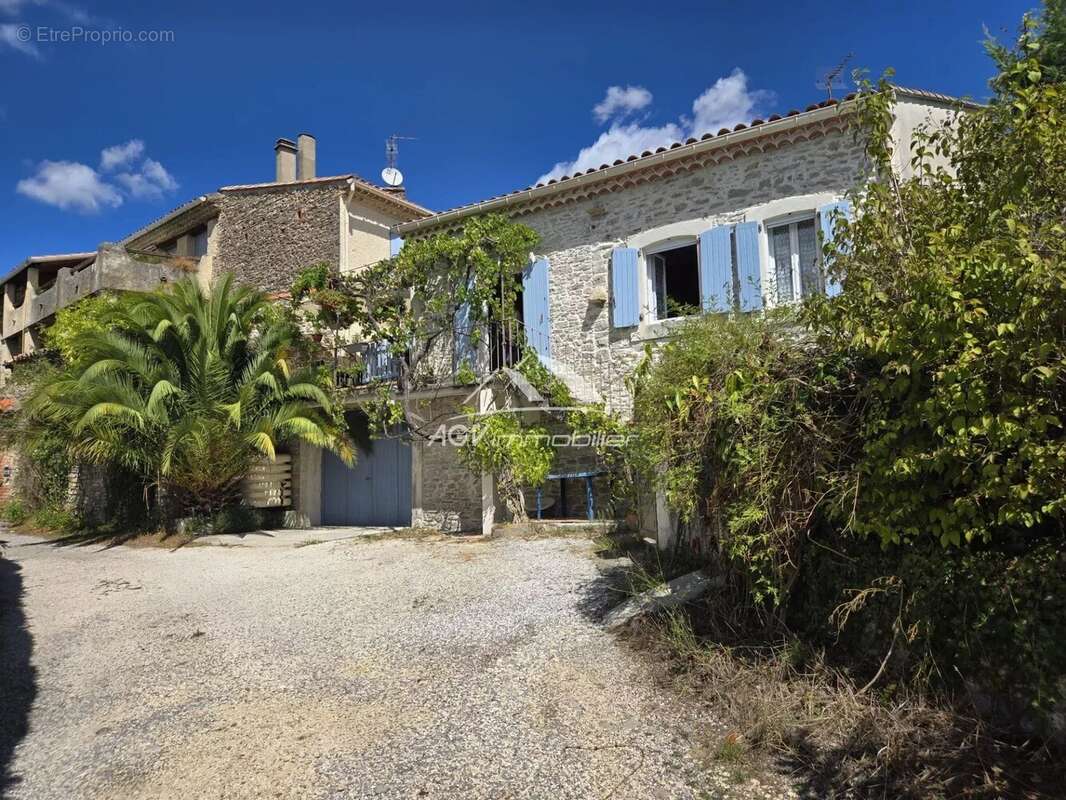 Maison à SAINT-JULIEN-LES-ROSIERS