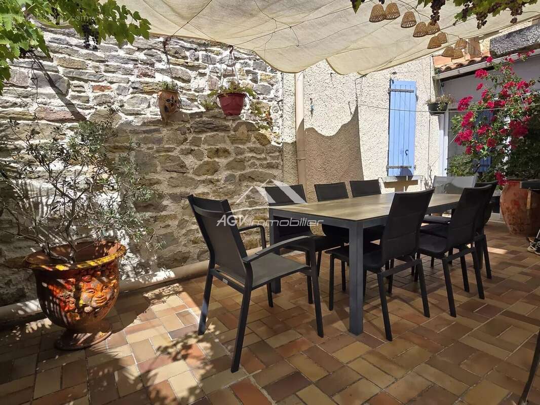 Maison à SAINT-JULIEN-LES-ROSIERS