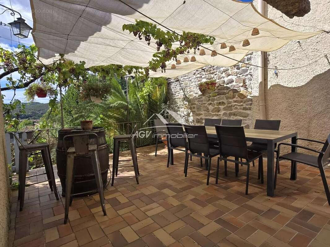 Maison à SAINT-JULIEN-LES-ROSIERS