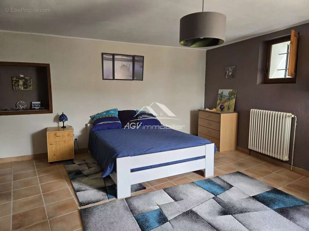 Maison à SAINT-JULIEN-LES-ROSIERS