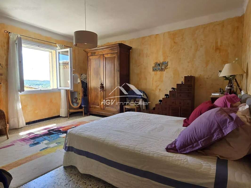 Maison à SAINT-JULIEN-LES-ROSIERS