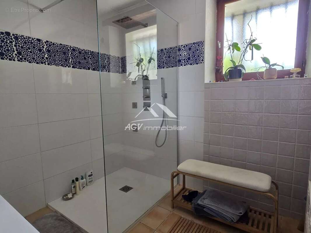 Maison à SAINT-JULIEN-LES-ROSIERS