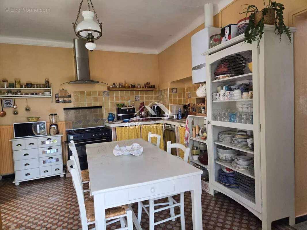 Maison à SAINT-JULIEN-LES-ROSIERS