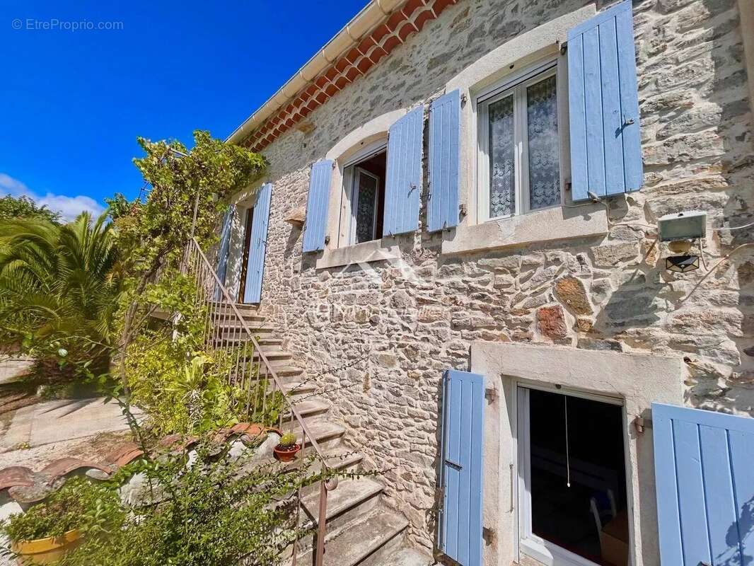 Maison à SAINT-JULIEN-LES-ROSIERS