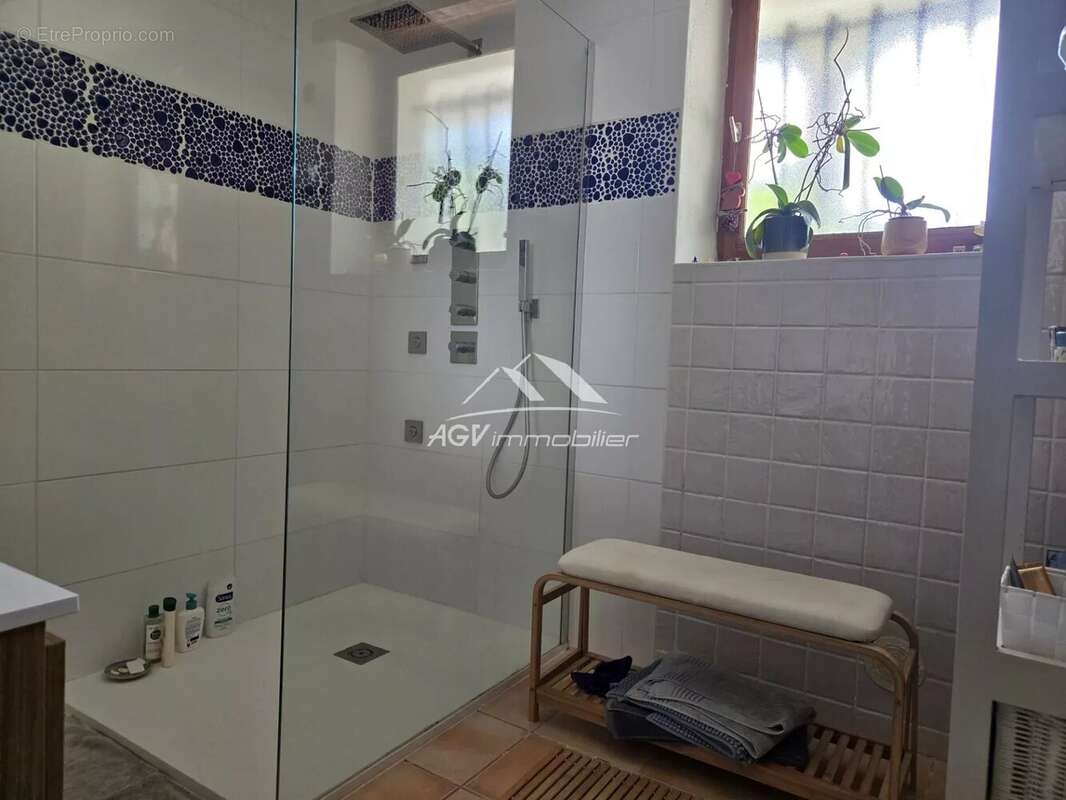 Maison à SAINT-JULIEN-LES-ROSIERS