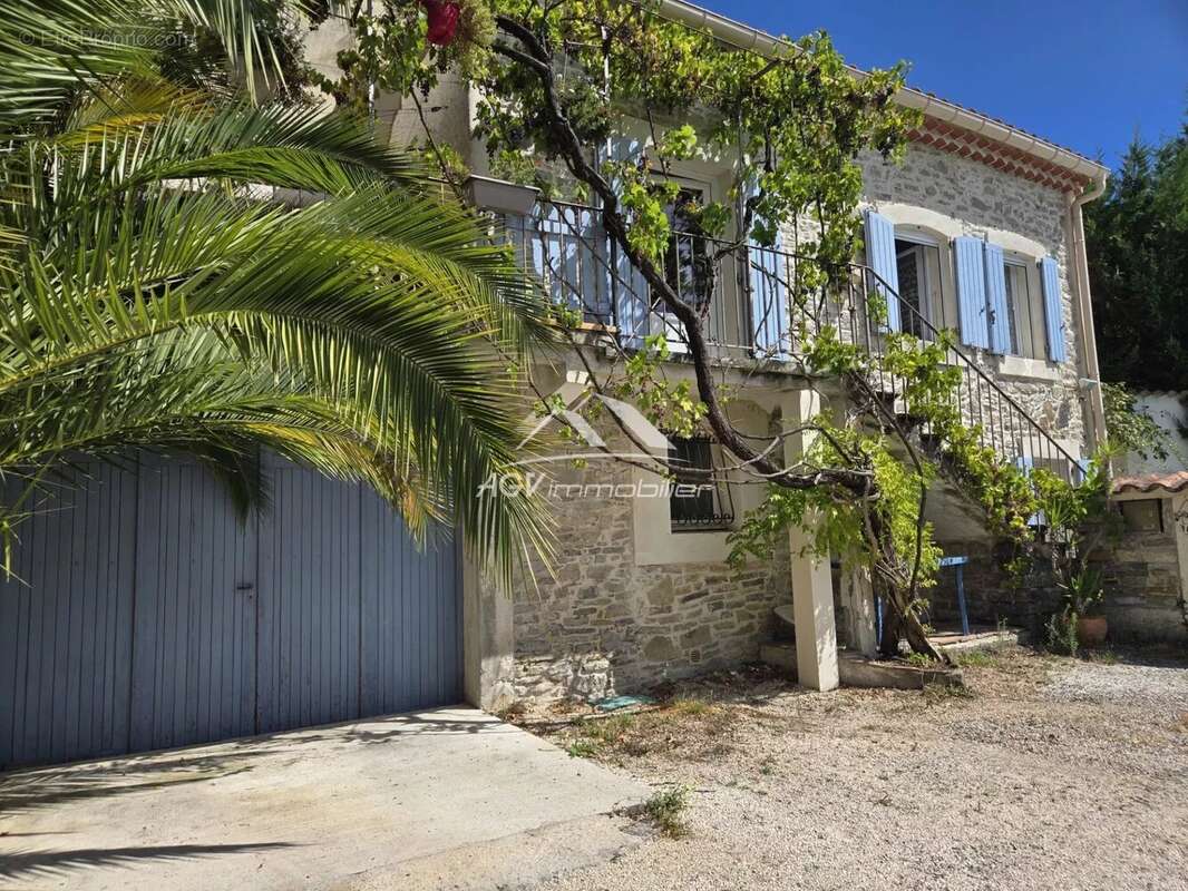 Maison à SAINT-JULIEN-LES-ROSIERS