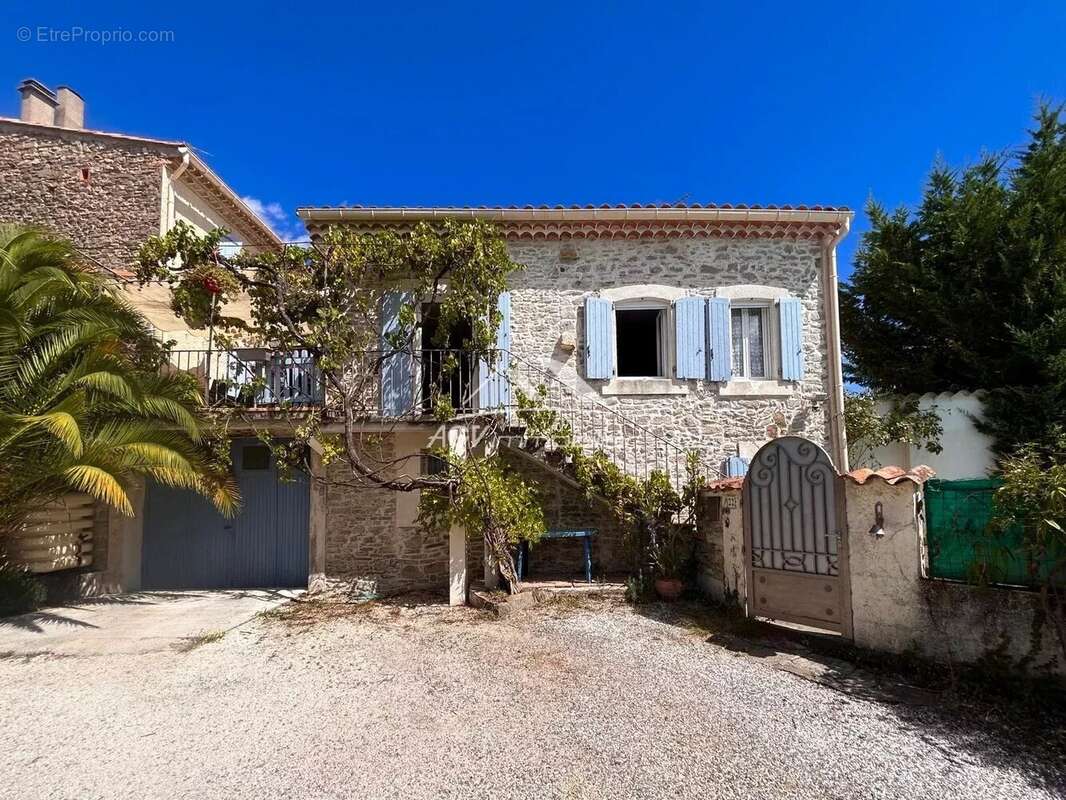 Maison à SAINT-JULIEN-LES-ROSIERS