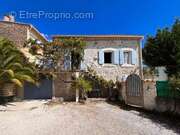 Maison à SAINT-JULIEN-LES-ROSIERS