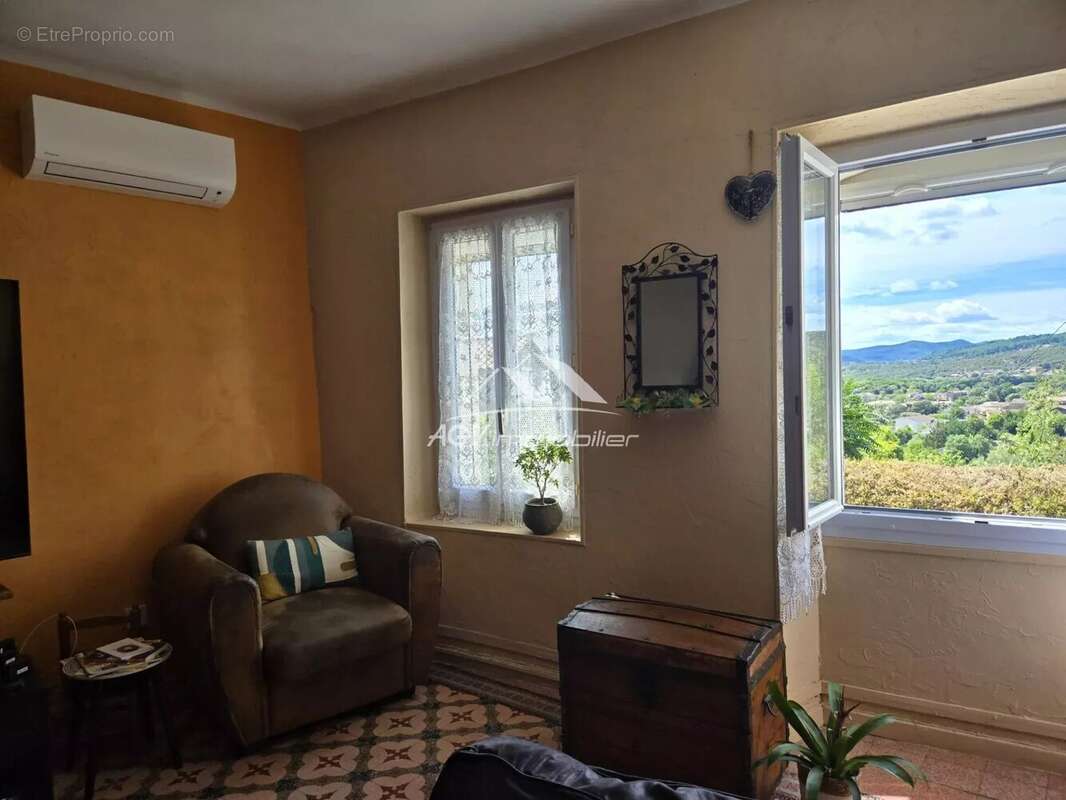 Maison à SAINT-JULIEN-LES-ROSIERS