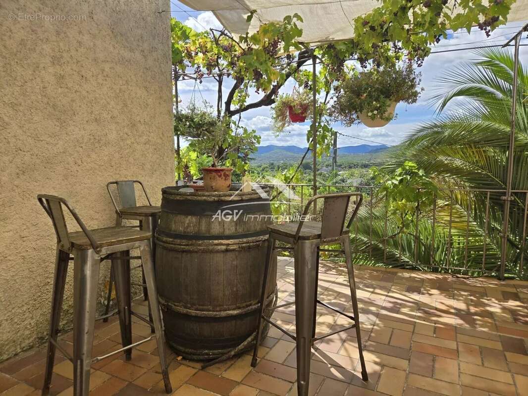 Maison à SAINT-JULIEN-LES-ROSIERS