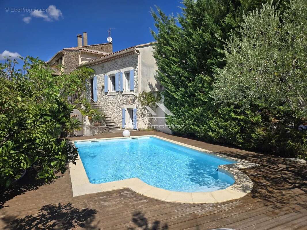 Maison à SAINT-JULIEN-LES-ROSIERS