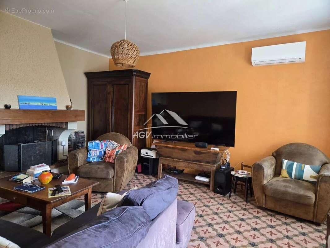 Maison à SAINT-JULIEN-LES-ROSIERS