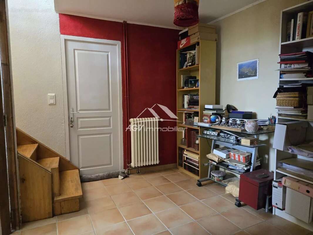 Maison à SAINT-JULIEN-LES-ROSIERS