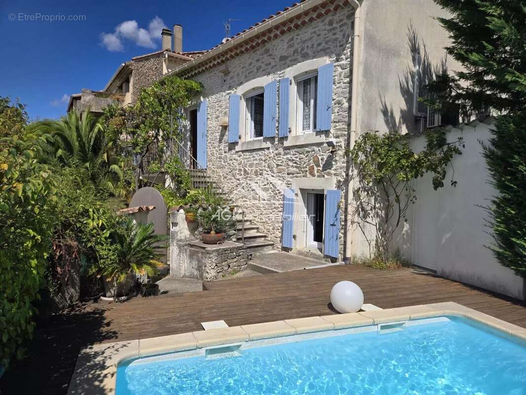 Maison à SAINT-JULIEN-LES-ROSIERS