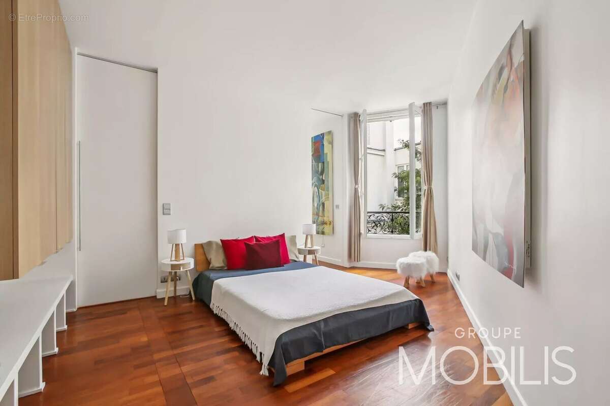 Appartement à PARIS-16E