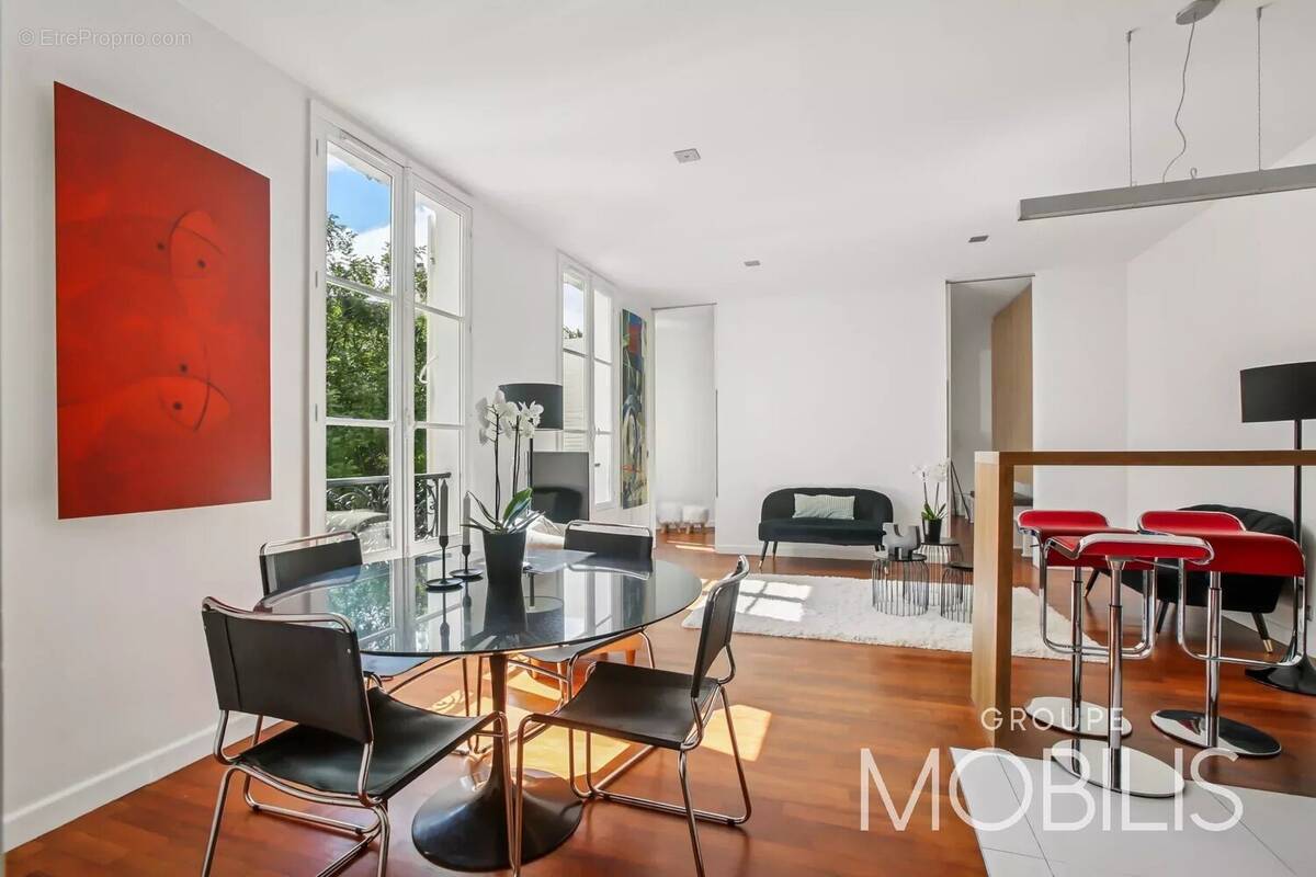 Appartement à PARIS-16E