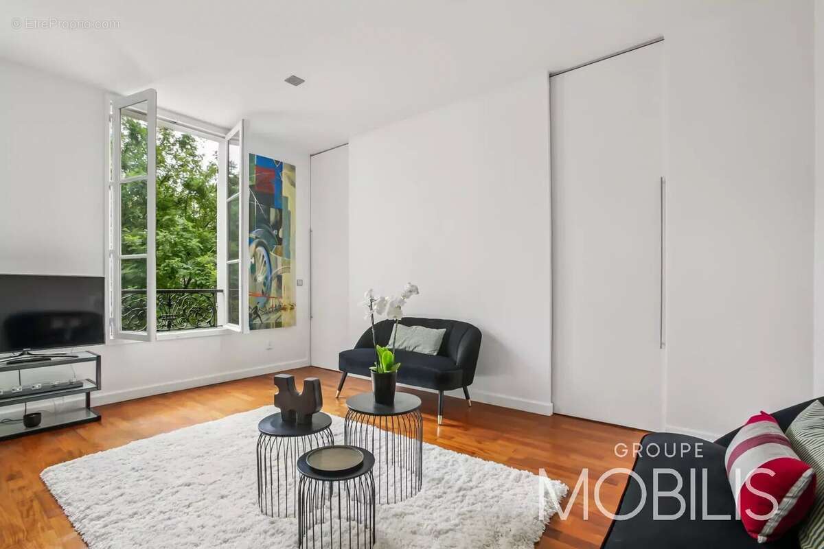 Appartement à PARIS-16E