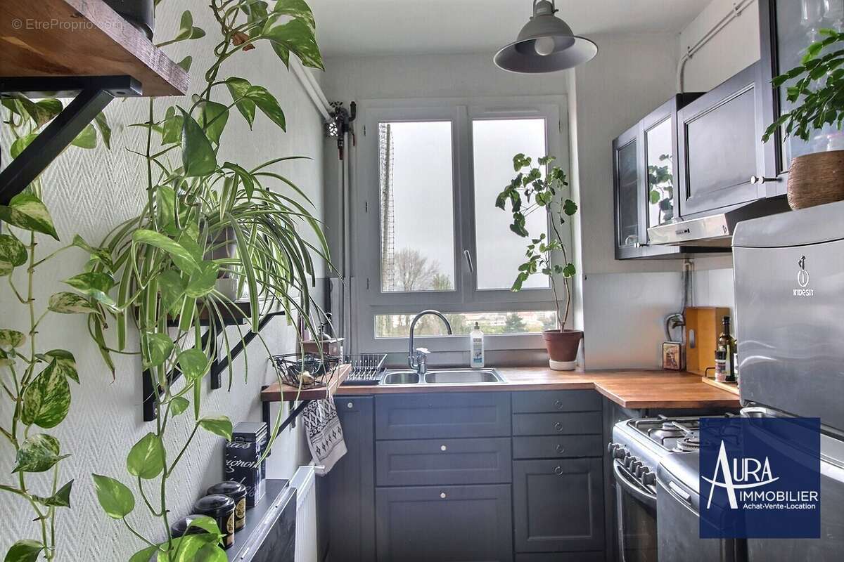 0_0005_1 - Appartement à LES LILAS