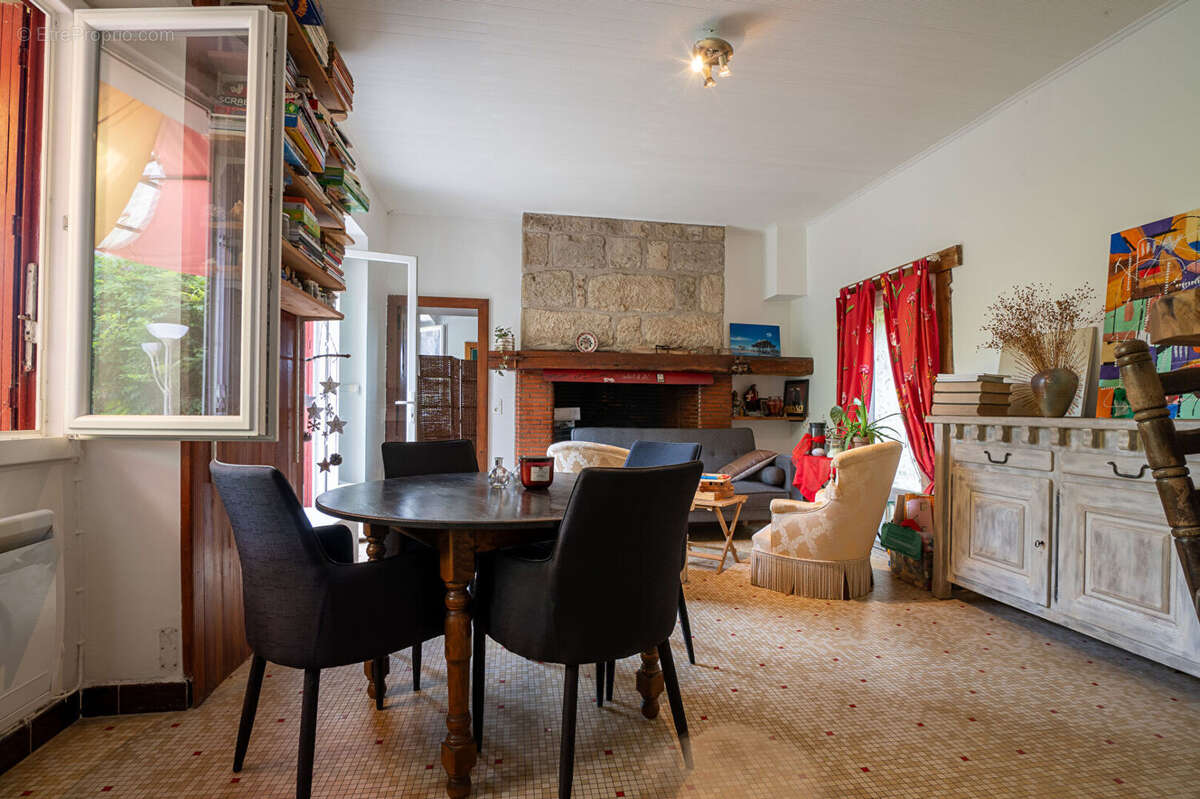 Maison à MONCRABEAU