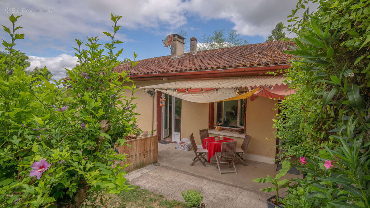 Maison à MONCRABEAU