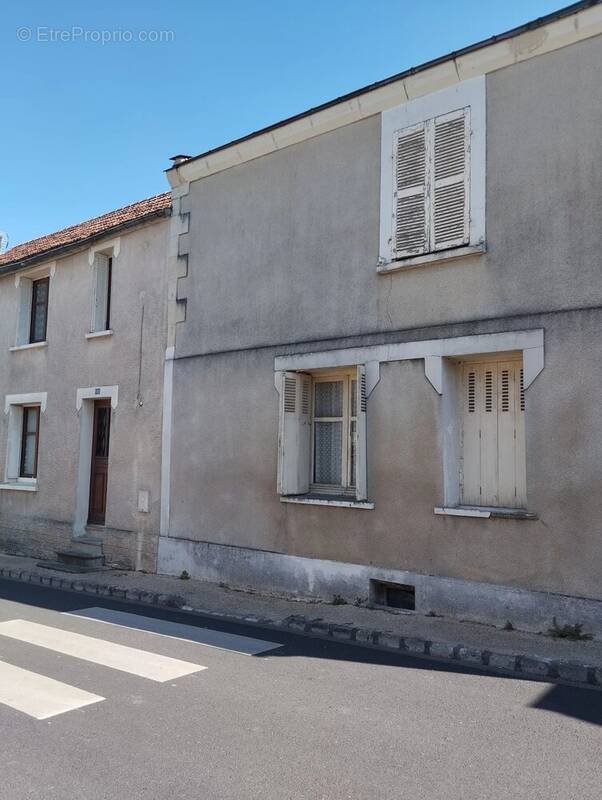 Maison à MONTREUIL-BELLAY